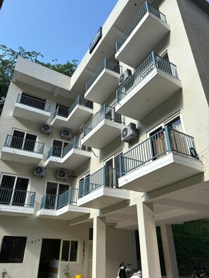 Interior entrance - Hotel Abline The Oaks (Rishikesh)