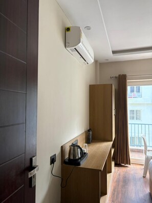 Individually decorated, individually furnished, soundproofing, free WiFi - Hotel Abline The Oaks (Rishikesh)