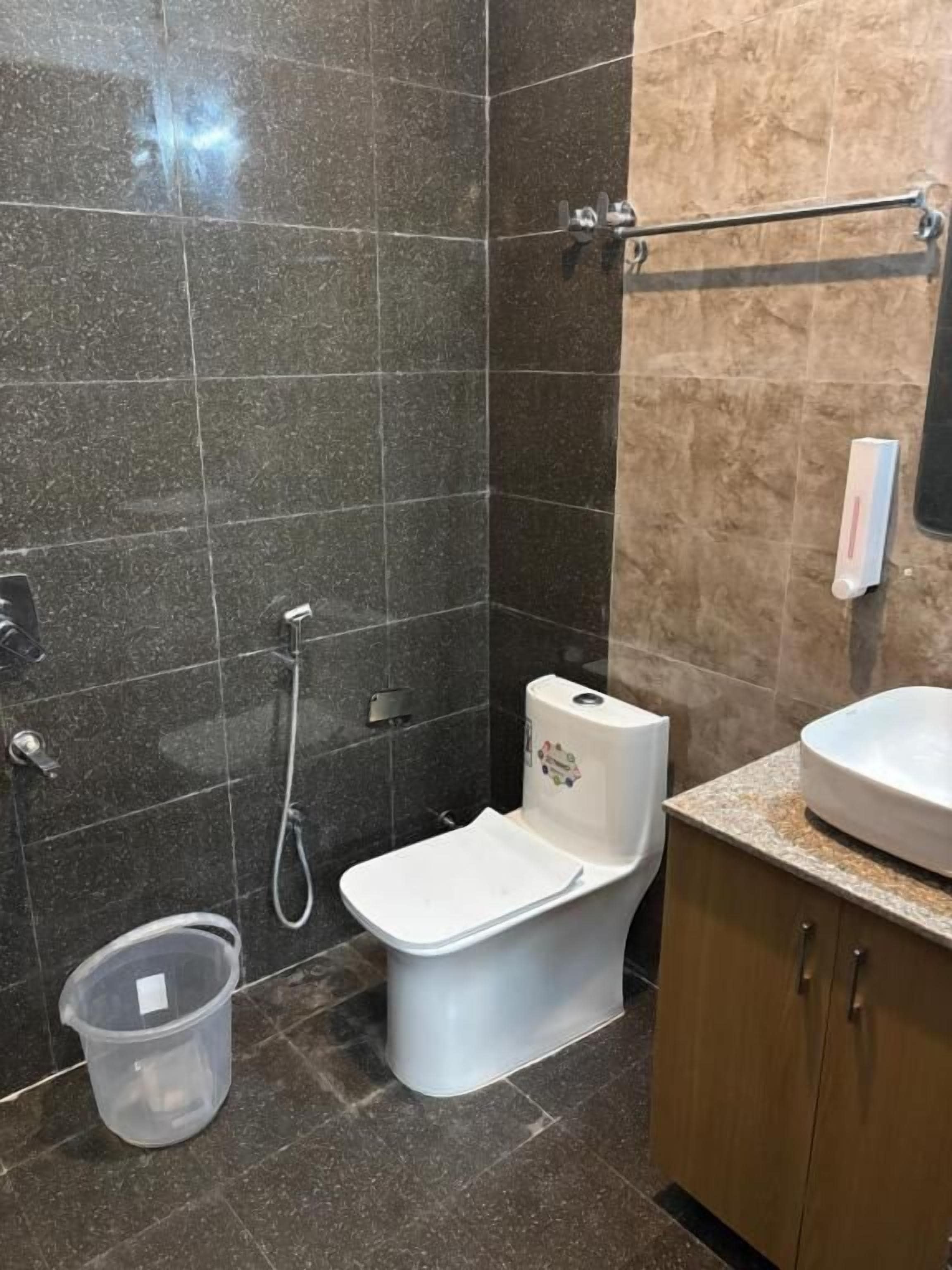 Deluxe Double Room, Balcony, Garden View | Bathroom