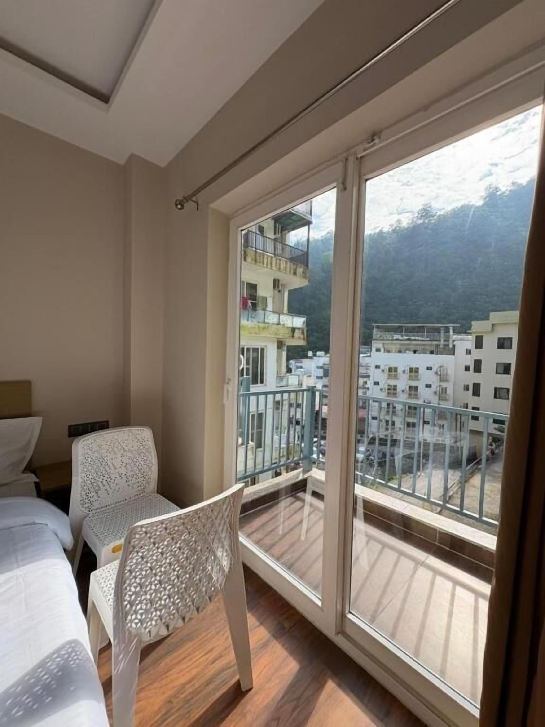 Rom – superior, balkong, hageutsikt | Innvendig