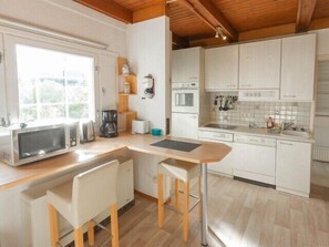 Fridge, microwave, oven, dishwasher - Vacation cottage Quiet Seagull Deichnah (Fedderwardersiel)