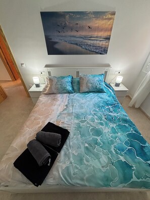 2 bedrooms, iron/ironing board, WiFi, bed sheets - Renovated apartment with pool and 2 minutes from the beach. Quiet location (Els Muntells)