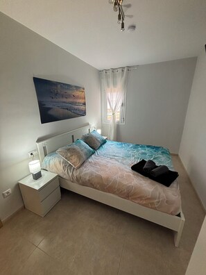 2 bedrooms, iron/ironing board, WiFi, bed sheets - Renovated apartment with pool and 2 minutes from the beach. Quiet location (Els Muntells)