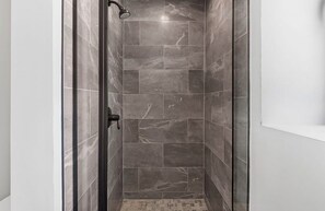 Shower, jetted tub, hair dryer, towels