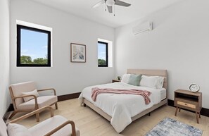 2 bedrooms, iron/ironing board, internet, bed sheets