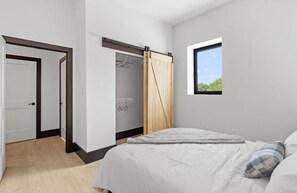 2 bedrooms, iron/ironing board, Internet, bed sheets