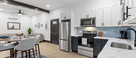 Mikrowelle, Ofen, Herdplatte, Geschirrspüler