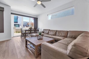 TV - RMB II: Island Beach Suite; 2Br/2Ba - Sleeps 11 (San Diego)