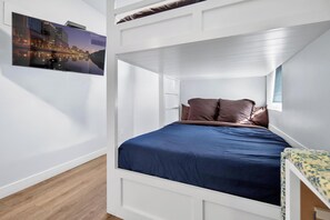 2 slaapkamers, een strijkplank/strijkijzer, wifi, beddengoed