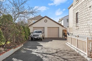 Property grounds - Beautiful apartment 1 in great Pleasantville, NY (Pleasantville)
