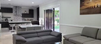 La Villa Cutler Bay