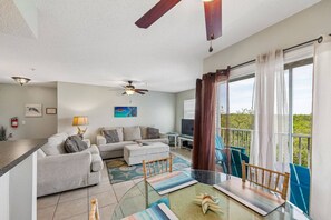 TV - Walk to Beach, Dining & Shops- Community Pool (Holmes Beach)