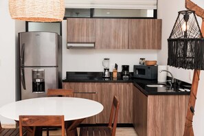 Microwave, stovetop, coffee/tea maker, toaster - Amira Residence: Private Pool Facing the Park (Tulum)