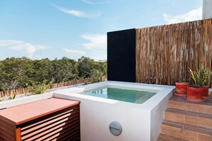 Bain à remous extérieur