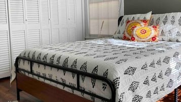 2 bedrooms, iron/ironing board, WiFi, bed sheets