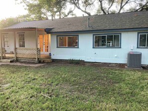 Exterior - The Cottage on China Street (El Campo)
