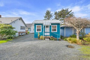 Exterior - Historic Rockaway Cottage Near 7 Miles of Beach (Rockaway Beach)