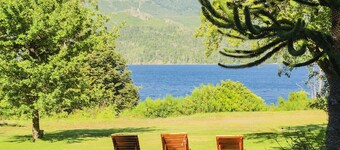 Stunning house facing Lake Gutiérrez with unique views, ideal for groups