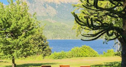 Stunning house facing Lake Gutiérrez with unique views, ideal for groups