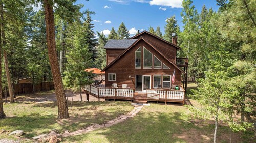 Cozy Woodland Park Mountain Retreat, Furnished & Perfect for Longer Stays