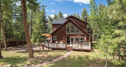 Cozy Woodland Park Mountain Retreat, Furnished & Perfect for Longer Stays