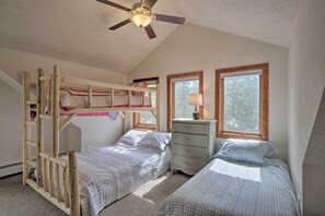 4 bedrooms, iron/ironing board, free WiFi, bed sheets