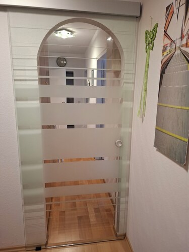 6 percre a Dunatol, es 10 percre a vidamparktol, fozo fulkevel