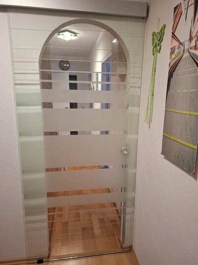 6 percre a Dunatol, es 10 percre a vidamparktol, fozo fulkevel