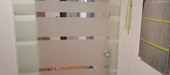 6 percre a Dunatol, es 10 percre a vidamparktol, fozo fulkevel