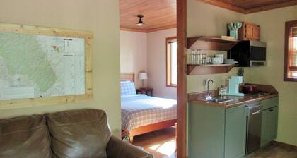 Modern, private 1-bedroom cabin near Glacier Park - Many Glacier and Sun Road