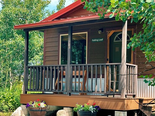 Modern, private 1-bedroom cabin near Glacier Park - Many Glacier and Sun Road