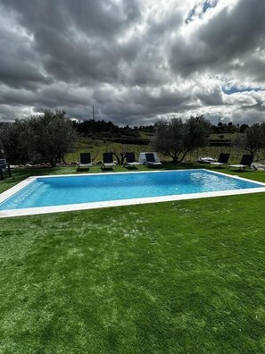 Seasonal outdoor pool, pool umbrellas, pool loungers - Quinta de Gandarem (Torre de Moncorvo)