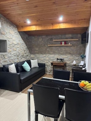 Comfort House, Mountain View | Living area | TV - Quinta de Gandarem (Torre de Moncorvo)