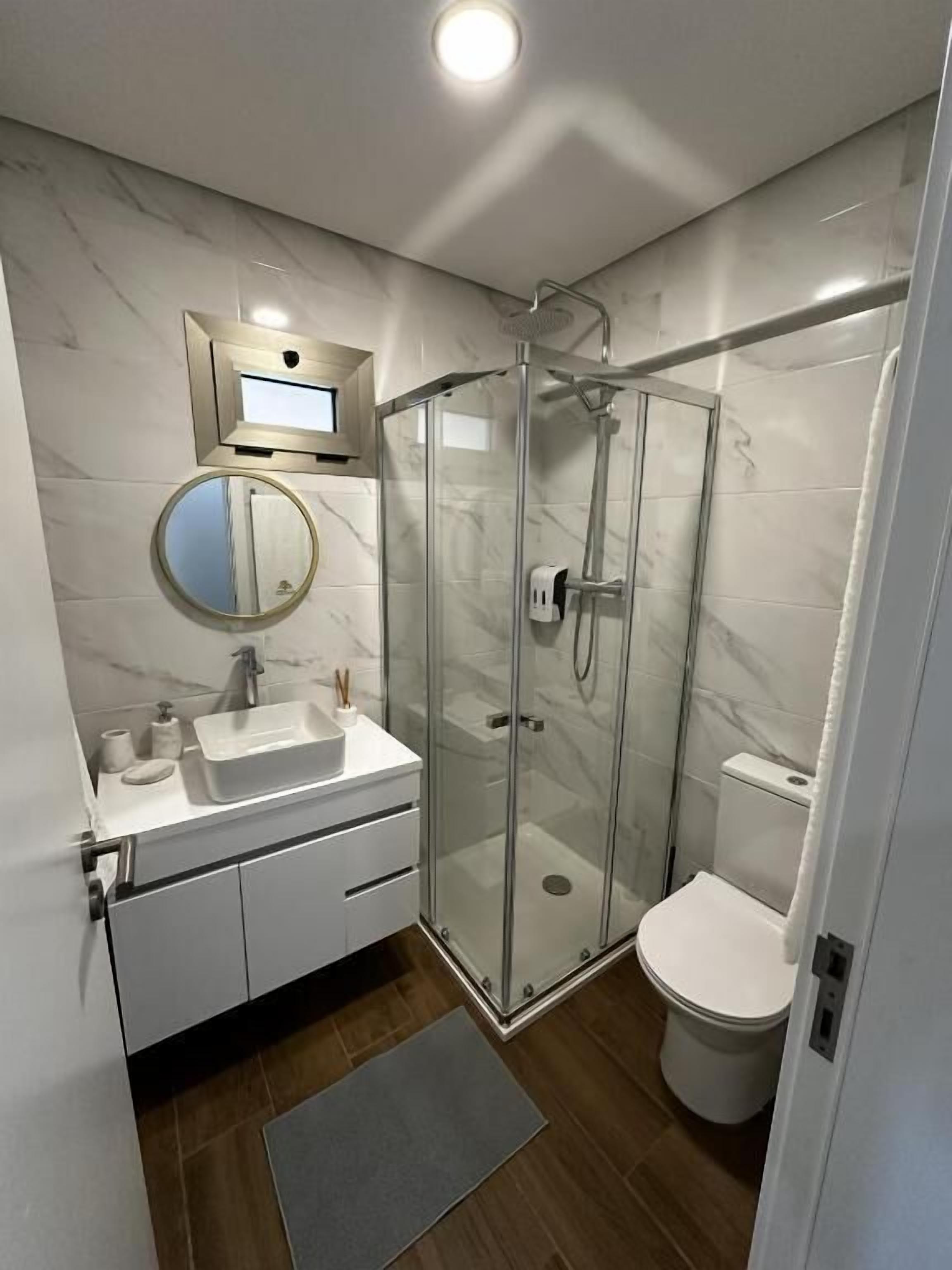 House, Pool View | Bathroom | Shower, free toiletries, hair dryer, towels