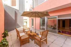 Outdoor dining - Garça Real - Porto House w/Terrace by Lisbeyond (Porto)