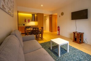 TV - Garça Real - Porto Retreat by Lisbeyond (Porto)