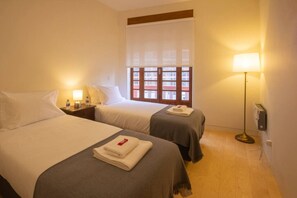 Desk, travel cot, WiFi, bed sheets - Garça Real - Porto Retreat by Lisbeyond (Porto)