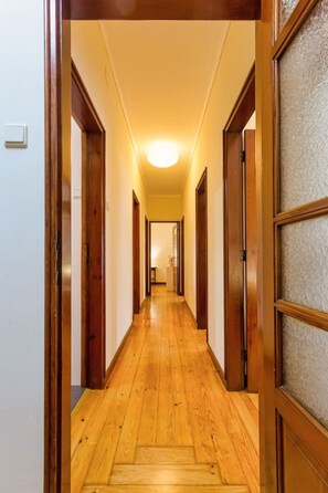Interior - Garça Real - Porto Group Apartment by Lisbeyond (Porto)