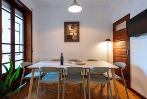 Dining - Garça Real - Porto Group Apartment by Lisbeyond (Porto)
