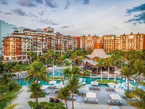 Pool - Resort with 1 bedroom and AC in beautiful Cancun (Cancun)