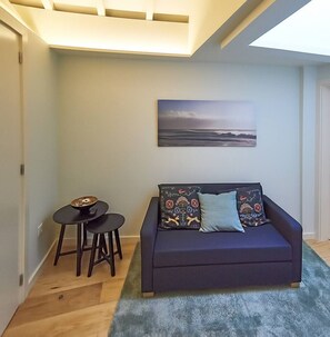 TV - Family-Friendly Apartment in Porto by Lisbeyond (Porto)