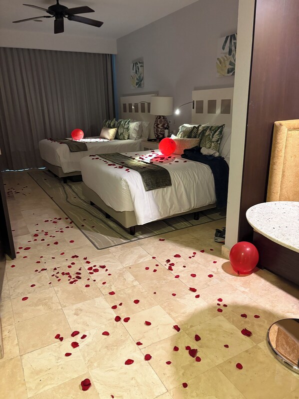 Iron/ironing board, WiFi, bed sheets - Villa del Palmar Resort/Spa, 1 bdrm, all inclusive option, amazing dining, pools (Cancun)