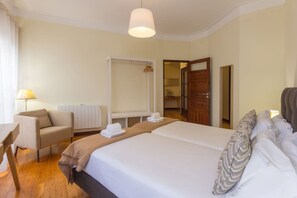 Desk, WiFi - Garça Real - Porto Grand House by Lisbeyond (Porto)