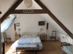 4 camere, una scrivania, ferro/asse da stiro, culla da viaggio