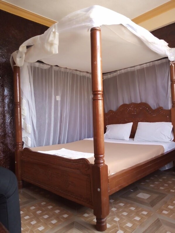 Deluxe Single Room | Free WiFi, bed sheets - Oasis Guest House Voi (Voi)