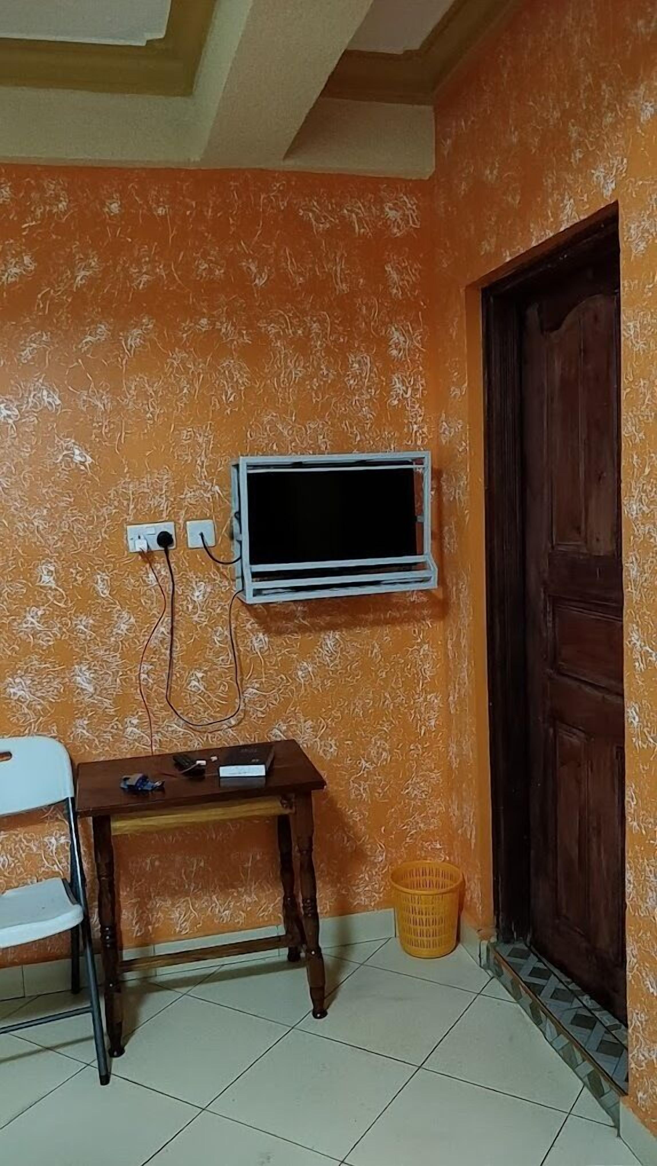 Deluxe Single Room | Free WiFi, bed sheets