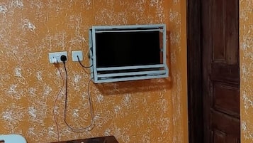 Deluxe Single Room | Free WiFi, bed sheets