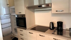 茶具/咖啡用具、冰箱、微波炉、炉灶