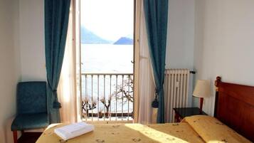 مكتب ومكواة/لوح كي وسرير سفر وواي فاي مجانًا