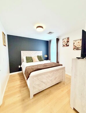 Iron/ironing board, WiFi, bed sheets